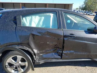 2018 Honda HR-V LX with VIN 3CZRU6H37JG726863, listed as a IAAI auction lot 41843904 with 152,551 mi miles. Bid and sale history available at carsss.com. Image 6.