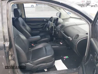2010 Volkswagen New Beetle Coupe with VIN 3VWPG3AG9AM015051, listed as a IAAI auction lot 42052771 with 163,728 mi miles. Bid and sale history available at carsss.com. Image 5.