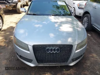 2012 Audi A5 Premium Plus z VIN WAULFAFR7CA027599, wystawiony jako IAAI lot #42201693 z przebiegiem 126 866 mil mil oraz . Historia ofert i sprzedaży dostępna na DreamBid. Obrazek 6.