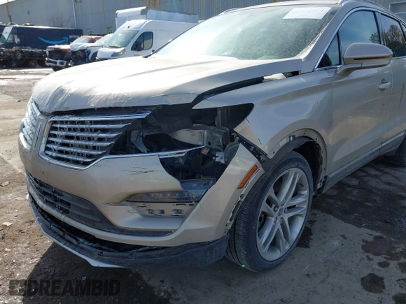 2015 Lincoln MKC z VIN 5LMCJ2A96FUJ47386, wystawiony jako IAAI lot #41525018 z przebiegiem 97 670 mil mil oraz . Historia ofert i sprzedaży dostępna na DreamBid. Obrazek 6.