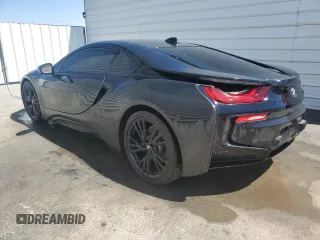 2015 BMW i8 z VIN WBY2Z2C57FV391448, wystawiony jako Copart lot #49895954 z przebiegiem 84 874 mil mil oraz . Historia ofert i sprzedaży dostępna na DreamBid. Obrazek 2.