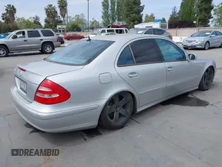 2004 Mercedes-Benz E-Class 5.0L with VIN WDBUF70J64A433838, listed as a IAAI auction lot 42108575 with 1 mi miles. Bid and sale history available at carsss.com. Image 4.