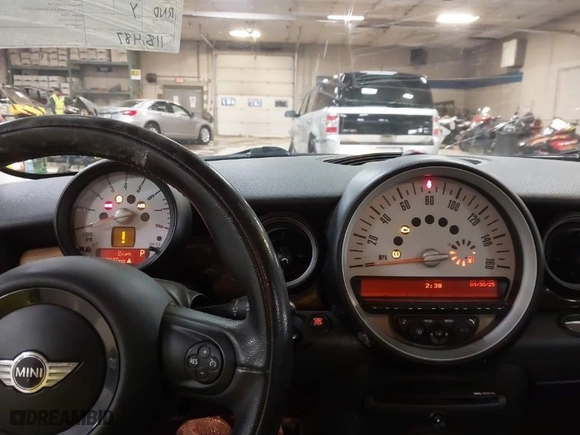 2012 MINI Cooper Hardtop with VIN WMWSU3C54CT543292, listed as a IAAI auction lot 41419223 with 118,487 mi miles. Bid and sale history available at carsss.com. Image 7.
