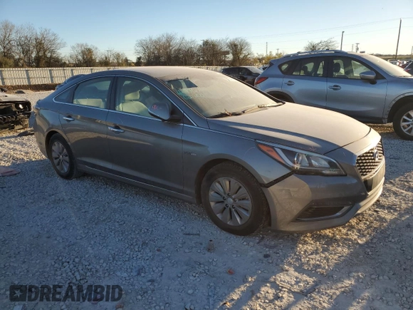2017 Hyundai Sonata Hybrid SE with VIN KMHE24L39HA064181, listed as a Copart auction lot 82154673 with 84,134 mi miles. Bid and sale history available at carsss.com. Image 4.