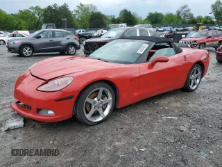 2007 Chevrolet Corvette z VIN 1G1YY36UX75124743, wystawiony jako Copart lot #54555595 z przebiegiem 104 625 mil mil oraz Szkoda całkowita • Salvage title. Historia ofert i sprzedaży dostępna na DreamBid. Obrazek 1.