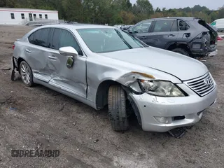 2011 Lexus LS 460 z VIN JTHBL5EF9B5108034, wystawiony jako IAAI lot #40823390 z przebiegiem Nie podano mil oraz . Historia ofert i sprzedaży dostępna na DreamBid. Obrazek 1.