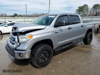 2017 Toyota Tundra 4WD SR5 with VIN 5TFDW5F11HX656661, listed as a Copart auction lot 47361715 with 208,759 mi miles and Salvage Title. Bid and sale history available at carsss.com. Image 1.