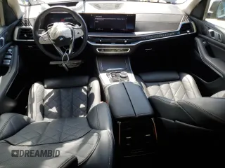 2023 BMW X7 xDrive40i z VIN 5UX23EM08P9N44631, wystawiony jako Copart lot #52541955 z przebiegiem 43 987 mil mil oraz Szkoda całkowita • Salvage title. Historia ofert i sprzedaży dostępna na DreamBid. Obrazek 8.