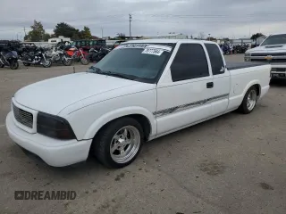 2000 GMC Sonoma SLS with VIN 1GTCS19W8Y8176036, listed as a Copart auction lot 78777564 with 159,084 mi miles and Salvage Title. Bid and sale history available at carsss.com. Image 1.