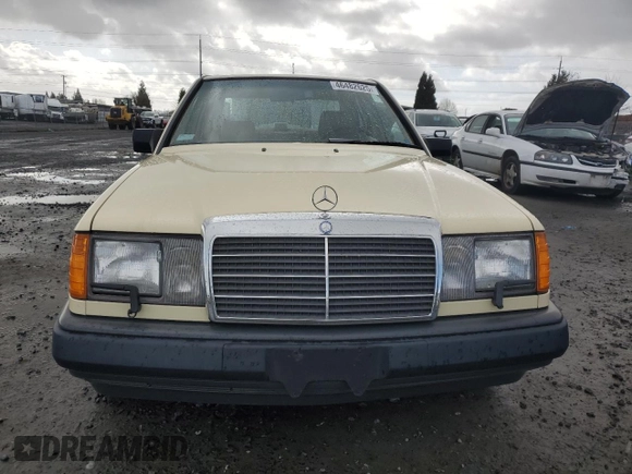 1987 Mercedes-Benz 300 E z VIN WDBEA30D5HA407789, wystawiony jako Copart lot #46482625 z przebiegiem 123 275 mil mil oraz Czysty tytuł • Clean title. Historia ofert i sprzedaży dostępna na DreamBid. Obrazek 5.