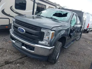 2019 Ford F-350 Platinum z VIN 1FT7W3B65KEF54303, wystawiony jako IAAI lot #41779868 z przebiegiem Nie podano mil oraz . Historia ofert i sprzedaży dostępna na DreamBid. Obrazek 2.