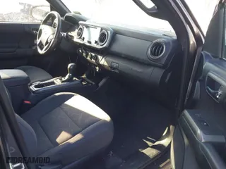 2017 Toyota Tacoma SR5 with VIN 3TMDZ5BN6HM013986, listed as a IAAI auction lot 41418609 with 101,924 mi miles. Bid and sale history available at carsss.com. Image 5.