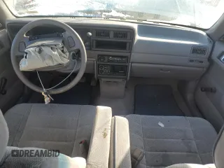 1993 Plymouth Acclaim z VIN 3P3XA46K6PT601129, wystawiony jako Copart lot #45379495 z przebiegiem 81 565 mil mil oraz Szkody całkowita. Historia ofert i sprzedaży dostępna na DreamBid. Obrazek 8.