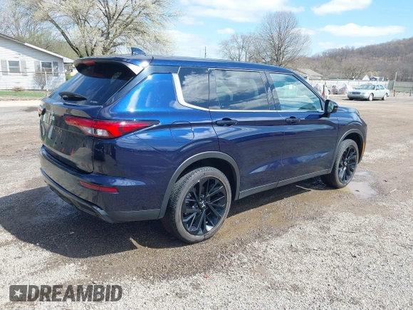 2022 Mitsubishi Outlander SE z VIN JA4J4UA89NZ077502, wystawiony jako IAAI lot #41897917 z przebiegiem 26 045 mil mil oraz . Historia ofert i sprzedaży dostępna na DreamBid. Obrazek 4.