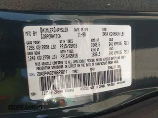 2000 Dodge Caravan SE with VIN 2B4GP44G9YR629814, listed as a IAAI auction lot 37525321 with Not provided miles and . Bid and sale history available at DreamBid. Image 9.