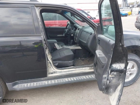 2012 Ford Escape XLT with VIN 1FMCU0D72CKC02397, listed as a IAAI auction lot 42042886 with 261,627 mi miles. Bid and sale history available at carsss.com. Image 5.
