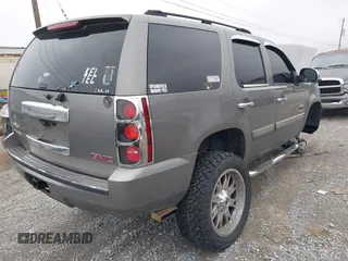 2007 GMC Yukon SLT with VIN 1GKFC13J17J277647, listed as a IAAI auction lot 41455860 with 200,035 mi miles. Bid and sale history available at carsss.com. Image 4.