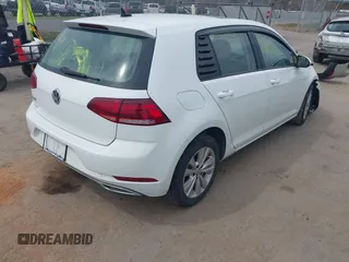 2020 Volkswagen Golf TSI z VIN 3VWG57AU0LM004011, wystawiony jako IAAI lot #41913180 z przebiegiem 111 157 mil mil oraz . Historia ofert i sprzedaży dostępna na DreamBid. Obrazek 4.