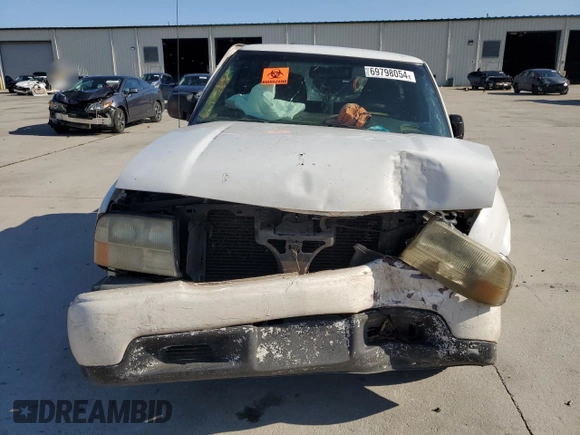 2001 GMC Sonoma SLS w/1SG Pkg with VIN 1GTCS19W518224890, listed as a Copart auction lot 69798054 with 200,891 mi miles and Salvage Title. Bid and sale history available at carsss.com. Image 5.
