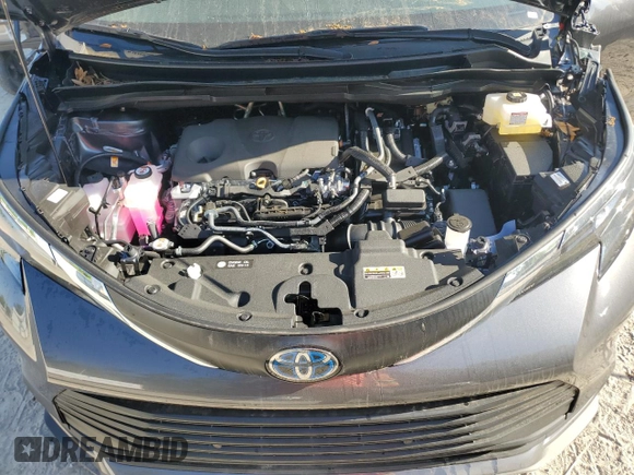 2025 Toyota Sienna XLE with VIN 5TDYRKEC8SS226844, listed as a Copart auction lot 52680175 with 2,600 mi miles and Salvage Title. Bid and sale history available at carsss.com. Image 12.