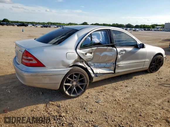 2001 Mercedes-Benz C 320 с VIN WDBRF64J01F043584, выставлен на аукционе Copart как лот 62385365 с пробегом Не указан миль и Списание • Salvage title. История ставок и продаж доступна на DreamBid. Изображение 3.
