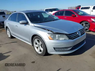 2013 Volkswagen Passat SE w/Sunroof & Nav with VIN 1VWBP7A35DC068091, listed as a IAAI auction lot 42030428 with 143,986 mi miles. Bid and sale history available at carsss.com. Image 1.