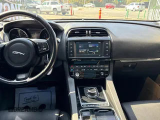 2018 Jaguar F-Pace 30t Premium with VIN SADCJ2GX0JA296016, listed as a Copart auction lot 46682375 with 105,337 mi miles and Clean title. Bid and sale history available at DreamBid. Image 9.