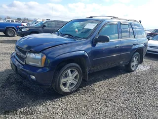 2007 Chevrolet TrailBlazer LS with VIN 1GNDT13S872150472, listed as a IAAI auction lot 41741764 with 215,974 mi miles. Bid and sale history available at carsss.com. Image 2.