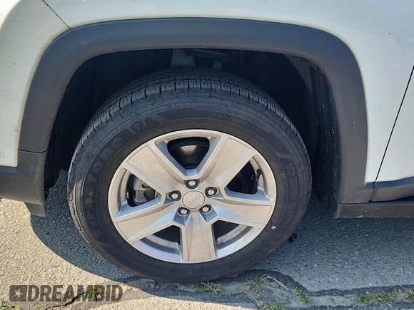 2022 Jeep Compass Latitude with VIN 3C4NJDBB3NT205928, listed as a IAAI auction lot 42832409 with 22,634 mi miles and . Bid and sale history available at DreamBid. Image 21.