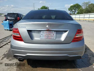2013 Mercedes-Benz C 250 Sport z VIN WDDGF4HB5DR247239, wystawiony jako Copart lot #55534235 z przebiegiem 150 674 mil mil oraz Szkoda całkowita • Salvage title. Historia ofert i sprzedaży dostępna na DreamBid. Obrazek 6.