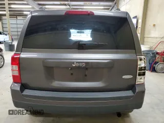 2015 Jeep Patriot Latitude with VIN 1C4NJPFB3FD353256, listed as a Copart auction lot 43928265 with 153,574 mi miles and Salvage Title. Bid and sale history available at DreamBid. Image 6.