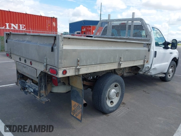 2005 Ford F-350 XL z VIN 1FDSF34575EC16707, wystawiony jako IAAI lot #42140911 z przebiegiem 93 732 mil mil oraz . Historia ofert i sprzedaży dostępna na DreamBid. Obrazek 4.