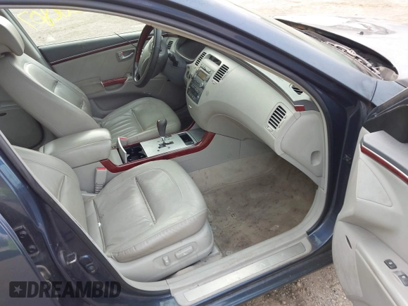 2007 Hyundai Azera SE with VIN KMHFC46F47A195122, listed as a IAAI auction lot 42202807 with 70,694 mi miles and . Bid and sale history available at DreamBid. Image 5.