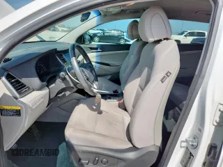 2017 Hyundai Tucson Sport z VIN KM8J33A29HU591930, wystawiony jako Copart lot #60057505 z przebiegiem 70 037 mil mil oraz Szkoda całkowita • Salvage title. Historia ofert i sprzedaży dostępna na DreamBid. Obrazek 7.