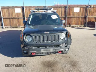 2018 Jeep Renegade Trailhawk with VIN ZACCJBCB4JPJ00887, listed as a IAAI auction lot 40981104 with 99,983 mi miles. Bid and sale history available at carsss.com. Image 12.