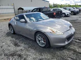2009 Nissan 370Z z VIN JN1AZ44E69M409779, wystawiony jako Copart lot #55615955 z przebiegiem 132 674 mil mil oraz Szkoda całkowita • Salvage title. Historia ofert i sprzedaży dostępna na DreamBid. Obrazek 4.