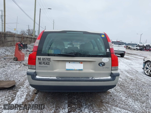 2001 Volvo V70 with VIN YV1SW61R412116714, listed as a IAAI auction lot 41241427 with 133,812 mi miles. Bid and sale history available at carsss.com. Image 16.