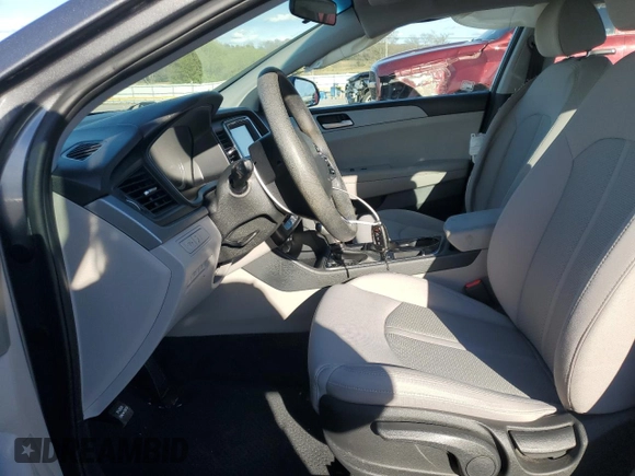 2018 Hyundai Sonata SE z VIN 5NPE24AF6JH722829, wystawiony jako Copart lot #50531125 z przebiegiem 68 920 mil mil oraz Szkoda całkowita • Salvage title. Historia ofert i sprzedaży dostępna na DreamBid. Obrazek 7.