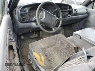 2000 Dodge 2500 z VIN 3B7KC2360YG146577, wystawiony jako Copart lot #57868995 z przebiegiem 360 637 mil mil oraz Tytuł czysty. Historia ofert i sprzedaży dostępna na DreamBid. Obrazek 8.