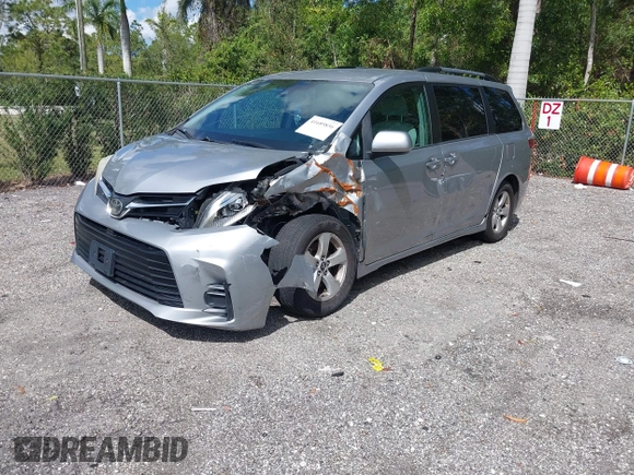 2018 Toyota Sienna LE Auto Access Seat with VIN 5TDKZ3DC5JS945951, listed as a IAAI auction lot 41689856 with 103,537 mi miles. Bid and sale history available at carsss.com. Image 22.