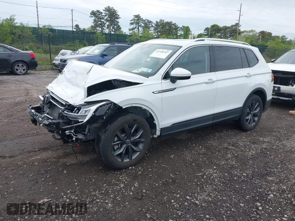 2022 Volkswagen Tiguan SE z VIN 3VV2B7AX8NM109450, wystawiony jako IAAI lot #42248707 z przebiegiem 18 603 mil mil oraz . Historia ofert i sprzedaży dostępna na DreamBid. Obrazek 17.