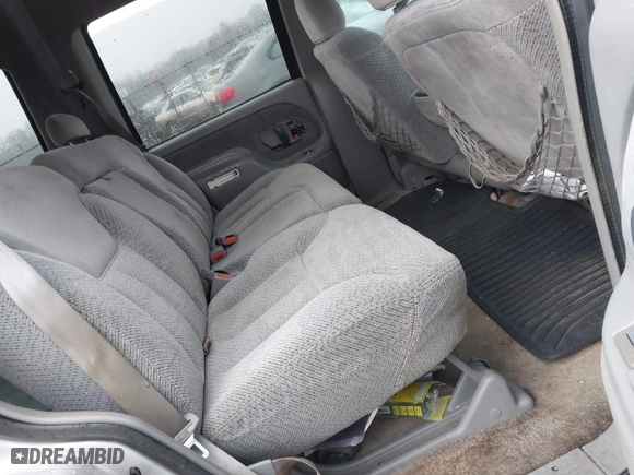 1997 Chevrolet Tahoe with VIN 1GNEK13R0VJ351919, listed as a IAAI auction lot 41028840 with 218,937 mi miles. Bid and sale history available at carsss.com. Image 8.
