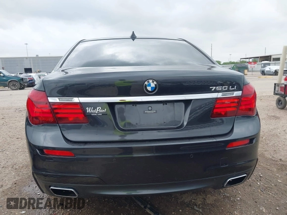 2014 BMW 7 Series ALPINA B7 z VIN WBAYE8C57ED134799, wystawiony jako IAAI lot #41891633 z przebiegiem 96 411 mil mil oraz . Historia ofert i sprzedaży dostępna na DreamBid. Obrazek 17.