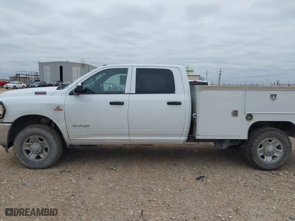 2022 Ram 2500 Tradesman with VIN 3C6UR5HL1NG213746, listed as a IAAI auction lot 41917608 with 133,775 mi miles. Bid and sale history available at carsss.com. Image 14.