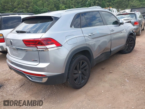 2020 Volkswagen Atlas SE with VIN 1V21E2CA4LC210687, listed as a IAAI auction lot 42382775 with 62,199 mi miles and . Bid and sale history available at DreamBid. Image 4.