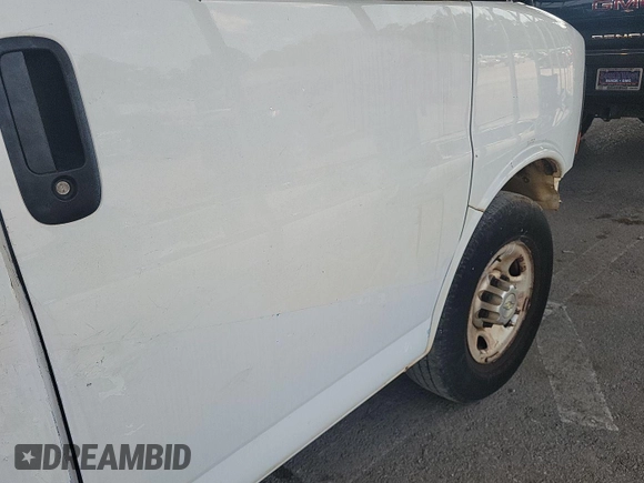 2012 Chevrolet Express Cargo z VIN 1GCWGFCAXC1173617, wystawiony jako IAAI lot #42561444 z przebiegiem 178 334 mil mil oraz . Historia ofert i sprzedaży dostępna na DreamBid. Obrazek 14.