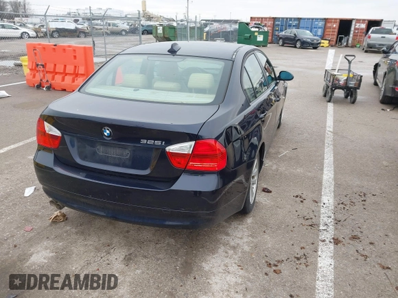2006 BMW 3 Series 325i with VIN WBAVB17586NK40817, listed as a IAAI auction lot 41514714 with 156,789 mi miles. Bid and sale history available at carsss.com. Image 4.