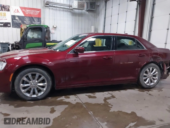 2015 Chrysler 300 Limited with VIN 2C3CCARGXFH892146, listed as a IAAI auction lot 41675840 with 60,527 mi miles. Bid and sale history available at carsss.com. Image 14.