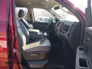 2017 Ram 1500 Express z VIN 1C6RR7KG9HS764758, wystawiony jako IAAI lot #41740070 z przebiegiem 45 194 mil mil oraz . Historia ofert i sprzedaży dostępna na DreamBid. Obrazek 5.