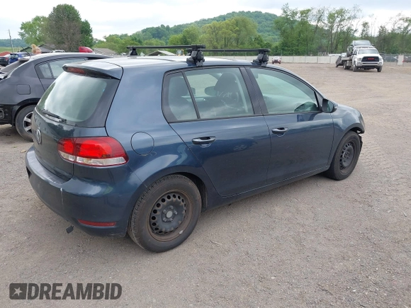 2013 Volkswagen Golf z VIN WVWDA7AJ6DW119673, wystawiony jako IAAI lot #42298935 z przebiegiem 165 674 mil mil oraz . Historia ofert i sprzedaży dostępna na DreamBid. Obrazek 4.